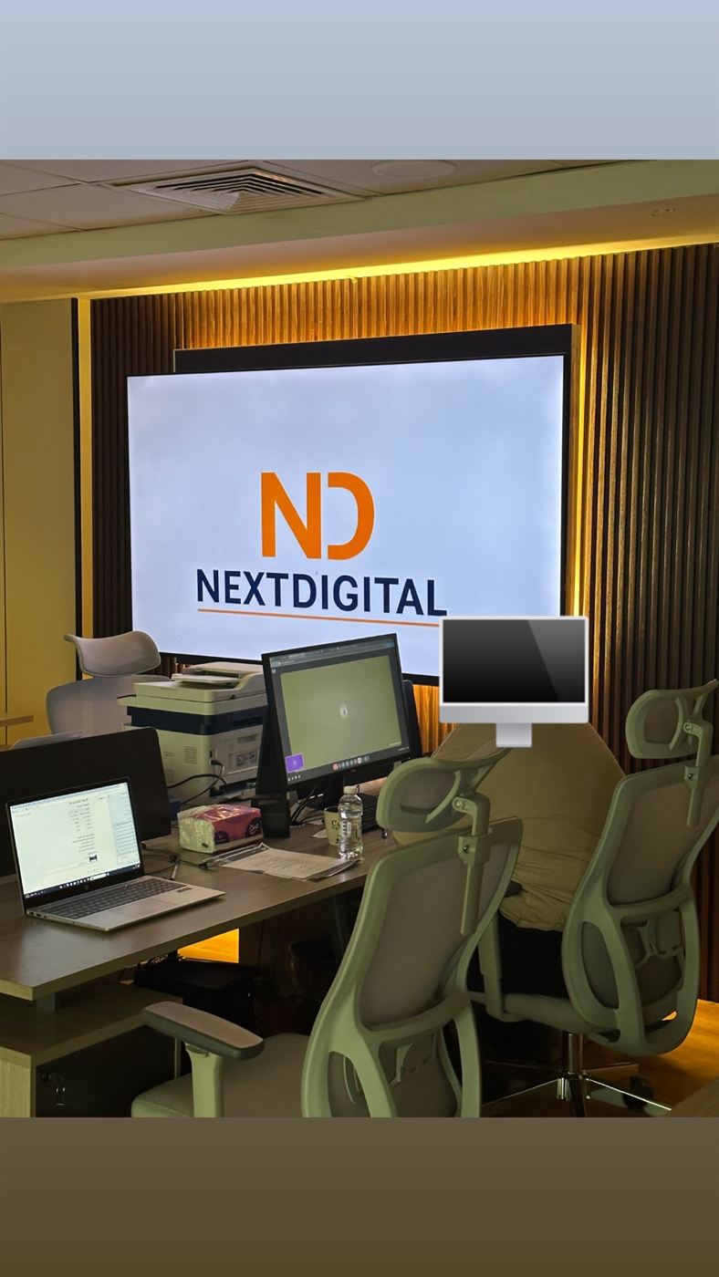 قاعة الاجتماعات في مقر Next Digital